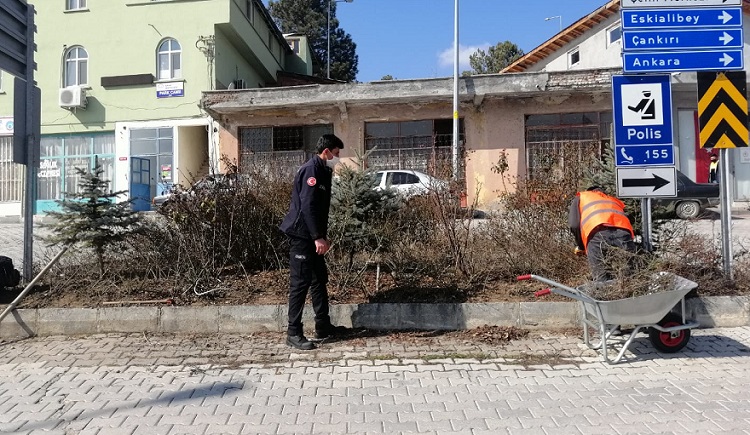 Bayat Belediyesi bahar temizliğine başladı