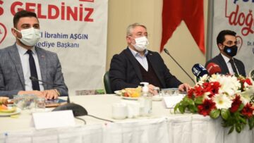 Başkan Aşgın gençlerden fikir aldı