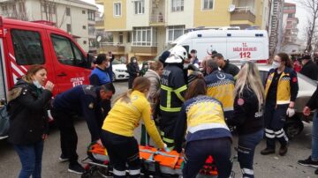 Şehir içinde 2 otomobil çarpıştı!