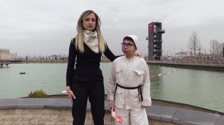 Özel öğrencilerden Çanakkale türküsü