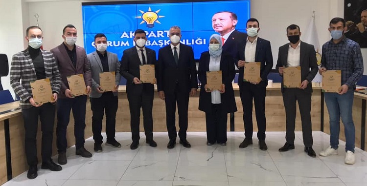 Cemreyiz Biz katılımcıları sertifikalarını aldı