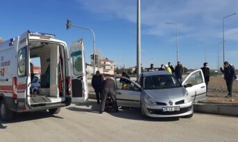 Kazada otomobil bariyerlere çıktı!