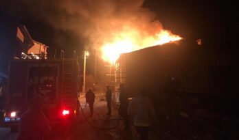 EVDE ÇIKAN YANGIN KORKUTTU!