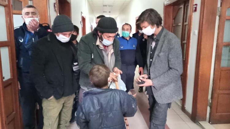 Dilenciler zabıtayı şaşkına çevirdi!