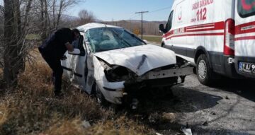 Kontrolden çıkan araç ağaca çarptı!