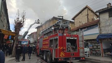 Tarihi arastada çıkan yangın korkuttu!