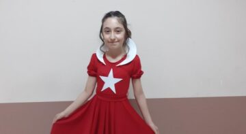 İstiklal Marşı’nı en güzel Begüm okudu