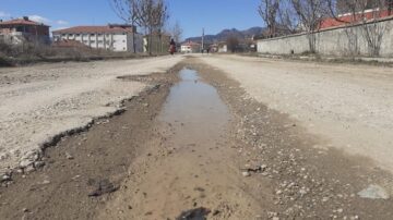 Vatandaş bozuk yoldan şikayetçi!