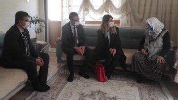 Şehit ailelerini ziyaret ettiler