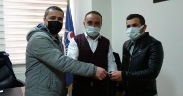 Otoparkta bulduğu parayı teslim etti