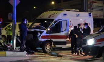 Çorum’da 112 ekibi kaza yaptı!