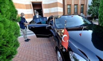 Valiye “tribüne oynama” eleştirisi!