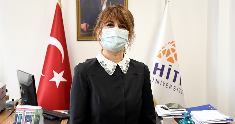 Maskeyi virüsten korunmak için takın