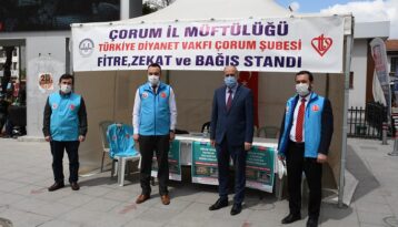 Müftülük ve TDV bağış standı açtı