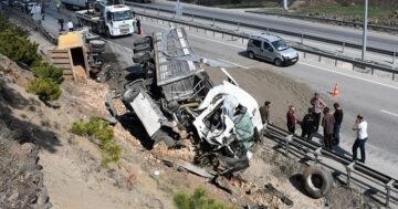 Çorum’da kamyon ve tır çarpıştı!