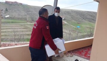 İhtiyaç sahibi ailelere gıda kolisi