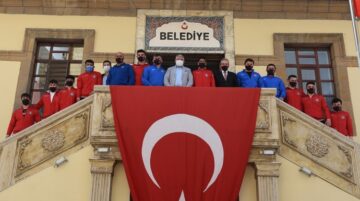 Şampiyonları altınla ödüllendirdi