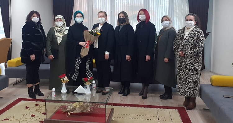 Ak kadınlardan anlamlı ziyaret