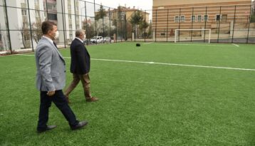 Belediye 2 semt sahası daha yaptı