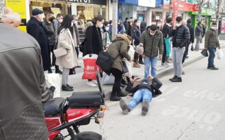 Motosiklet sürücüleri ölümden döndü!