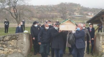 Avni Erten dualarla uğurlandı