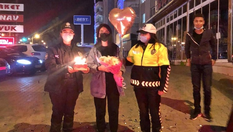 Polis ekipleri Sudenaz’ı şaşırttı!