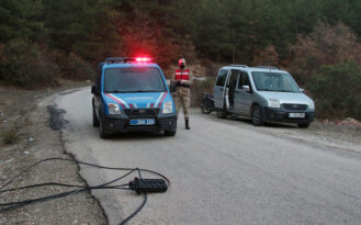 Kablo hırsızları yakayı ele verdi!