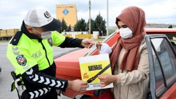 Sürücülere trafik haftası hediyesi