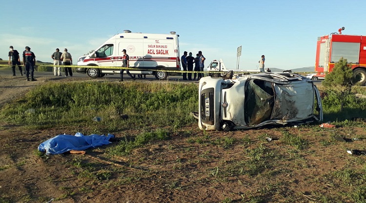 Kazada araçtan fırlayan sürücü öldü