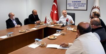 İş adamlarının taleplerini dinledi