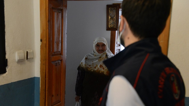 Belediye ulu çınarları sevindirdi