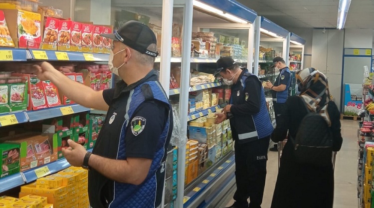 Zabıta ekipleri marketleri denetledi