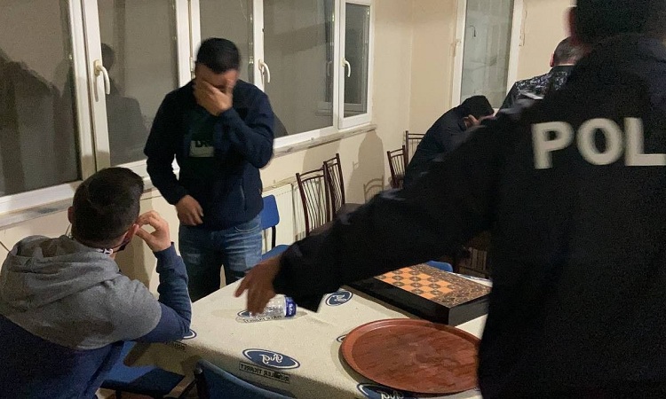 Dernek lokaline polis baskını!