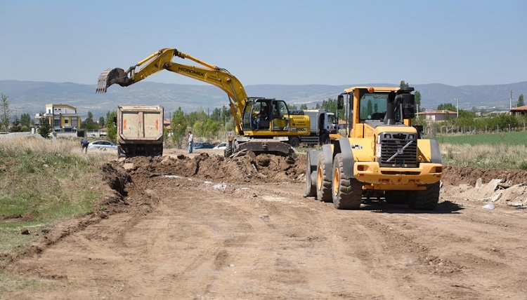 Belediye yeni yollar açıyor