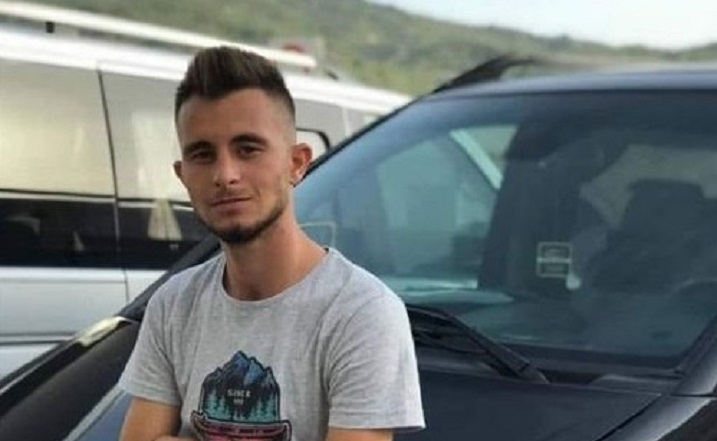 19 yaşındaki genç sevenlerini üzdü