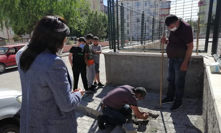 Boruya sıkışan yavru kedi kurtarıldı