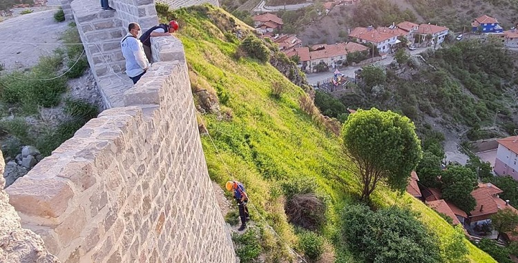Kaledeki ölümde anne tutuklandı!