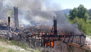 Köydeki yangında zarar oluştu