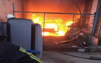 Yangında otomobil küle döndü!