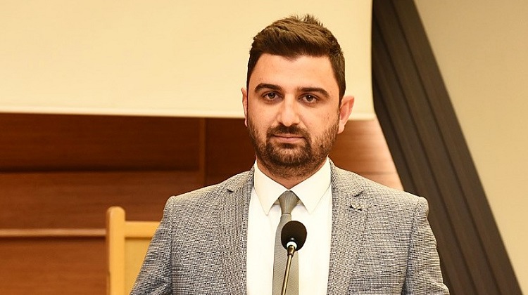 Gençler ülkenin aydınlık suretleridir