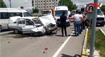 Kavşaktaki kazada 5 kişi yaralandı