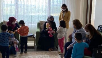 Sevgi evlerindeki çocuklara ziyaret