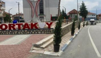 Ortaköy mavi servilerle güzelleşti