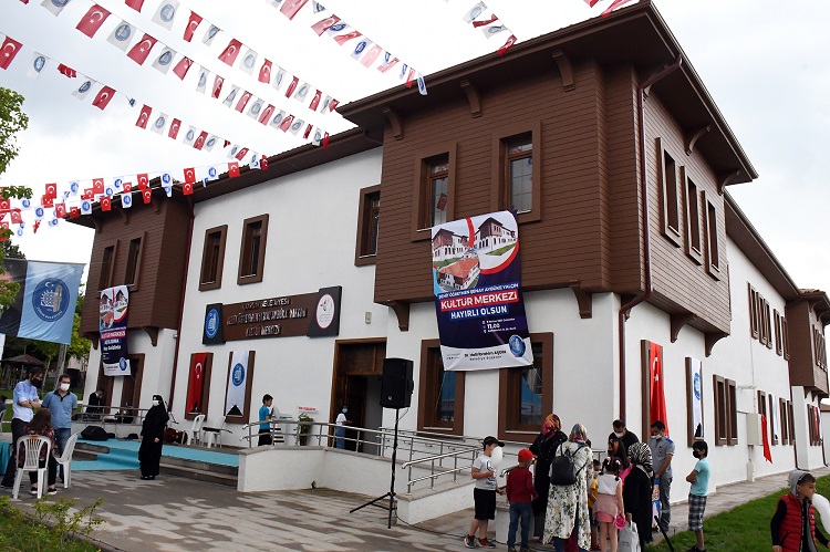 İsmi Kültür Merkezinde yaşayacak