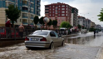 Sağanak dolu ve zincirleme kaza!