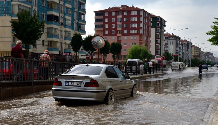 Sağanak dolu ve zincirleme kaza!