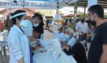 Pazarda randevusuz covid aşısı