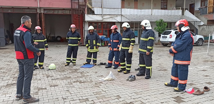 Bayat Belediyesi itfaiyecilerine eğitim