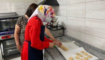 Glutensiz mutfakta kurabiye yaptı