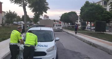 Kamyonetin geri manevrası can aldı